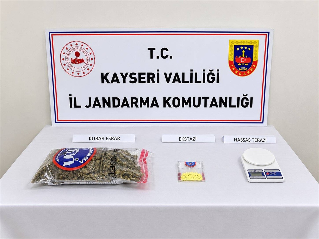 Kayseri'de uyuşturucu operasyonu: 3 gözaltı