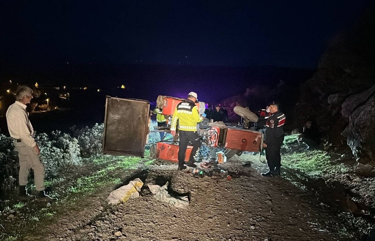 Bilecik'te devrilen traktörün sürücüsü hayatını kaybetti