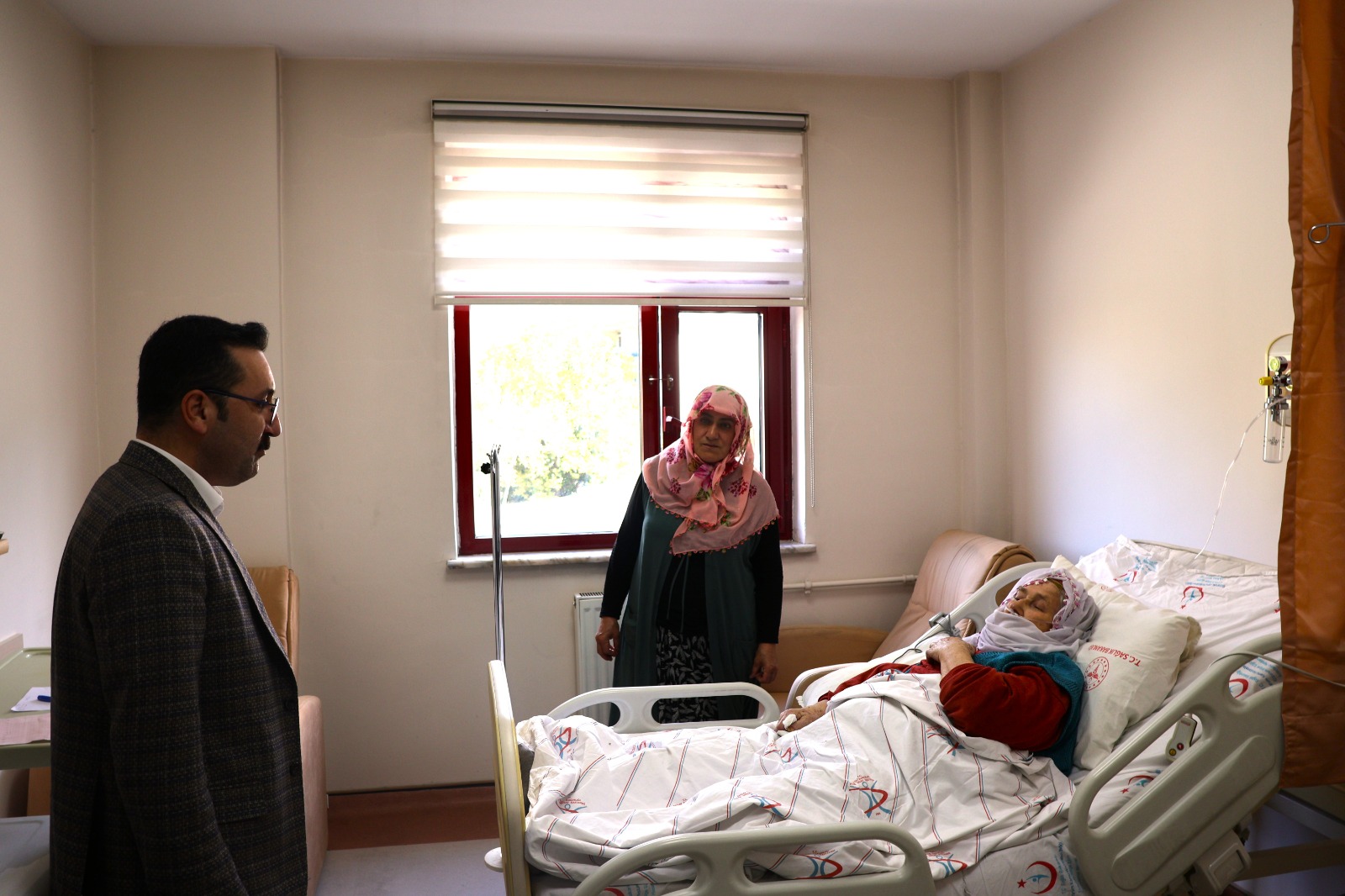 Uzundere'de Yeni Başhekime Ziyaret ve Hastalara Geçmiş Olsun