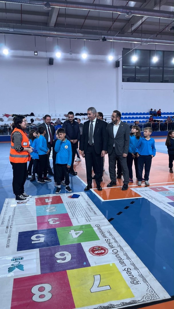 Beypazarı'nda öğrenciler geleneksel sokak oyunlarıyla buluştu