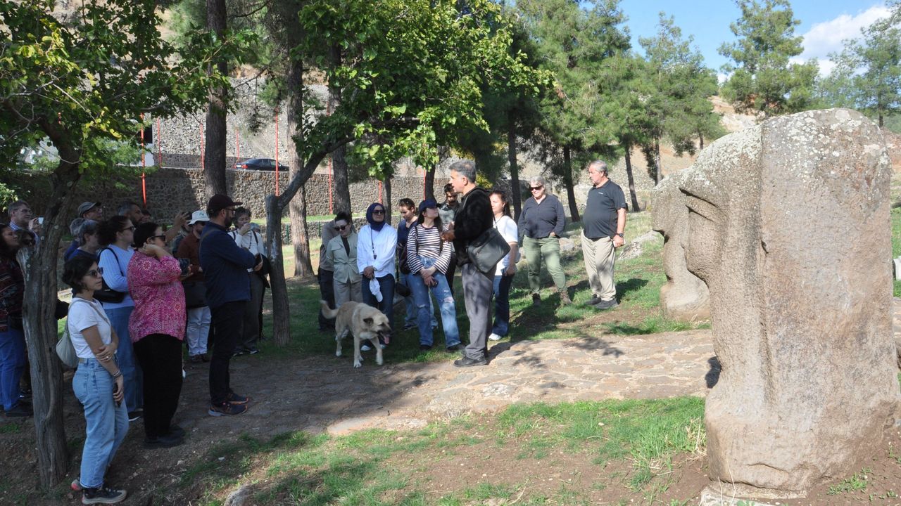 Uluslararası arkeologlar Yesemek ve höyüklerde inceleme yaptı