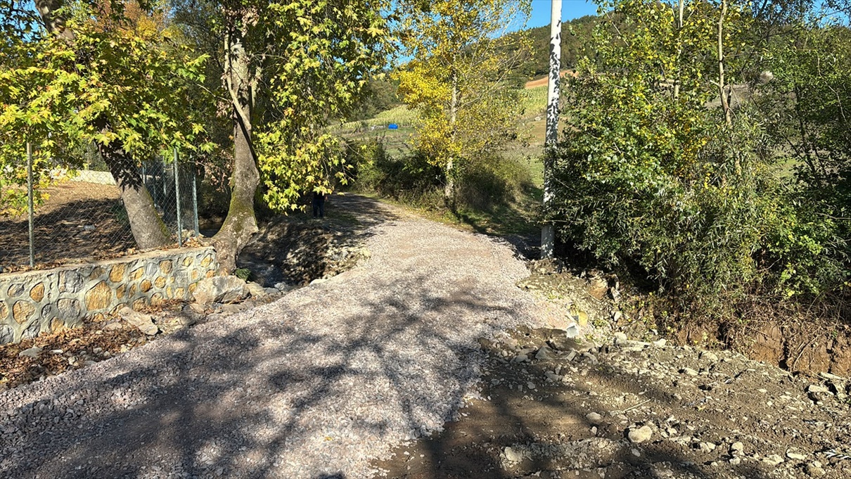 Kocaeli'de sel sebebiyle kapanan mahalle yolu ulaşıma açıldı