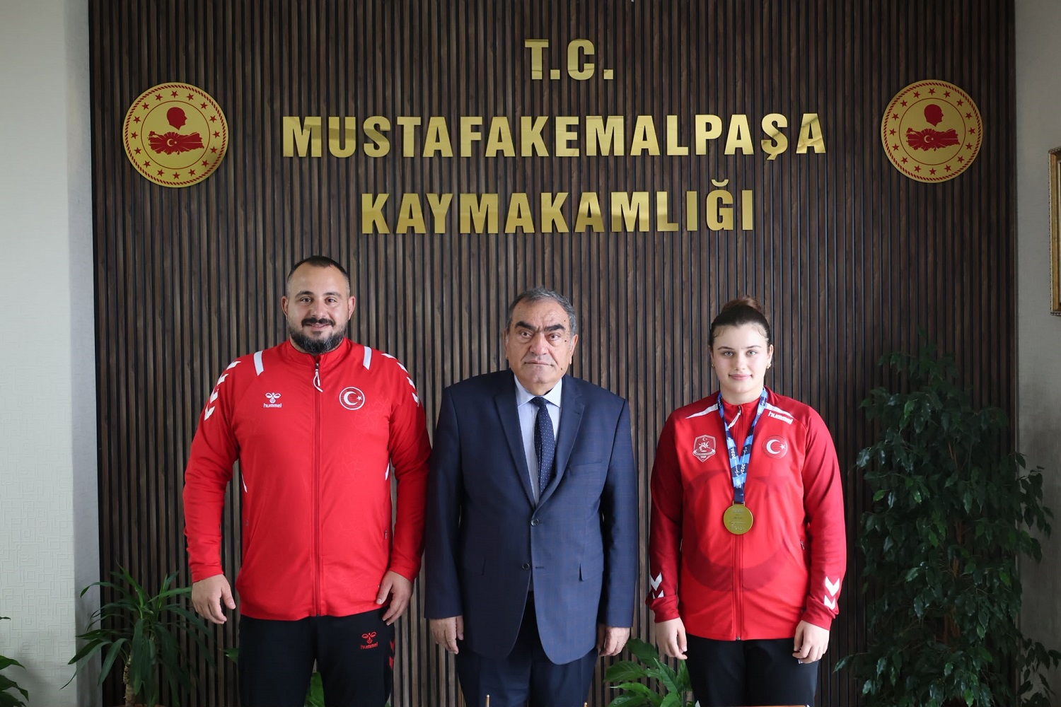 Balkan Şampiyonundan Kaymakamlık Ziyareti