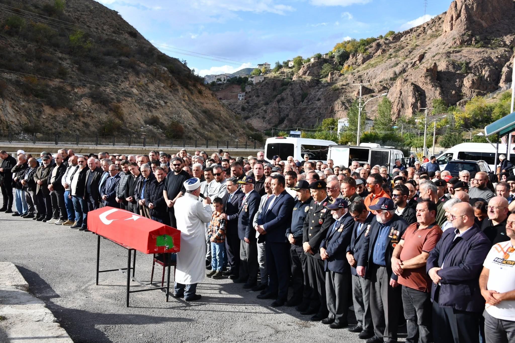 Valimiz Cevdet Atay Muharip Gazimiz İlyas Kullukçu’nun Cenaze Törenine Katıldı
