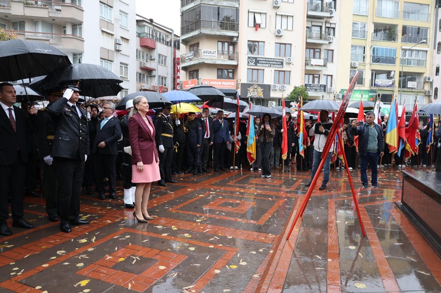 Nazilli'de 103. yıl kutlamaları çelenkle başladı