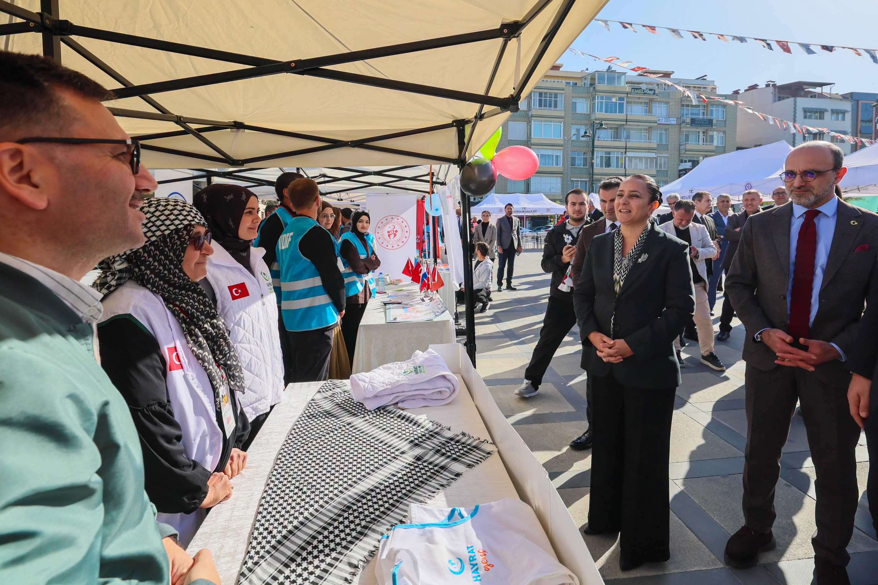 Burdur'da Filistin yararına hayır çarşısı kuruldu