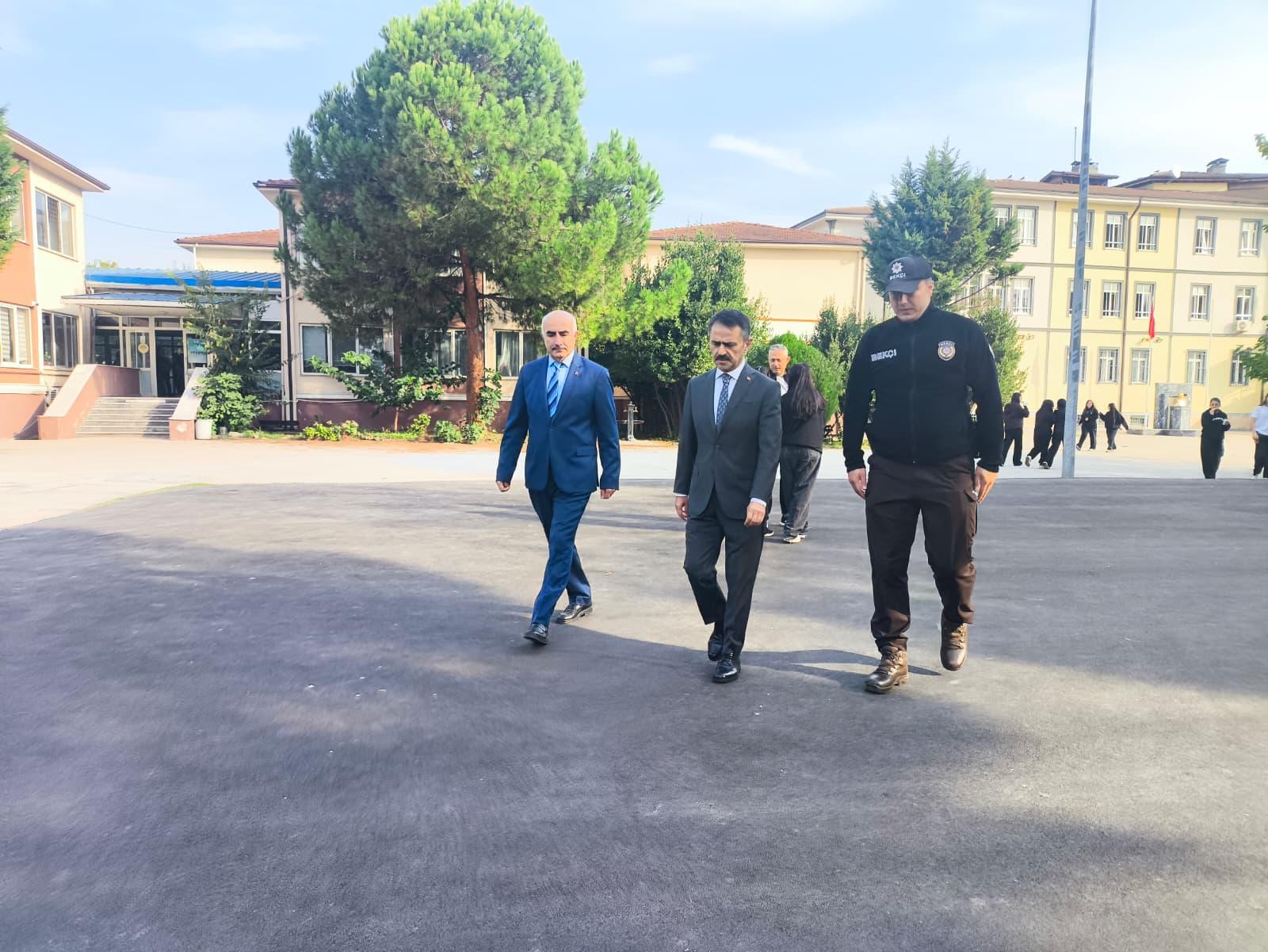 Vali İlhami Aktaş, Haftaya İzmit Zübeyde Hanım Kız Mesleki ve Teknik Anadolu Lisesi Ziyareti ile Başladı