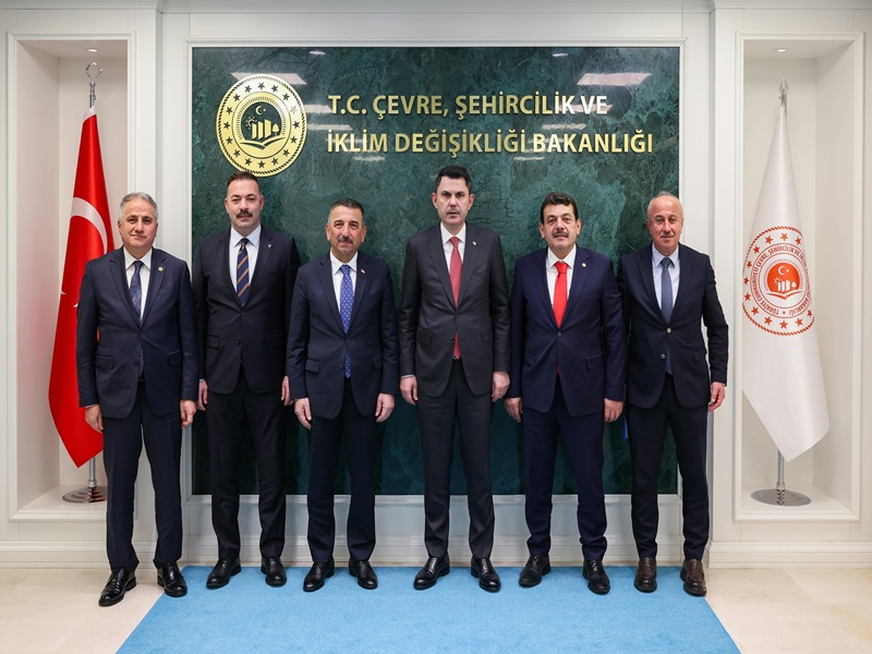 Vali Osman Hacıbektaşoğlu, Beraberindeki Heyet ile Birlikte Çevre, Şehircilik ve İklim Değişikliği Bakanı Sayın Murat Kurum’u Ziyaret Etti