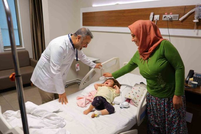 Kahramanmaraş'ta 1 yaşındaki bebeğin böbreğinden taş çıkarıldı