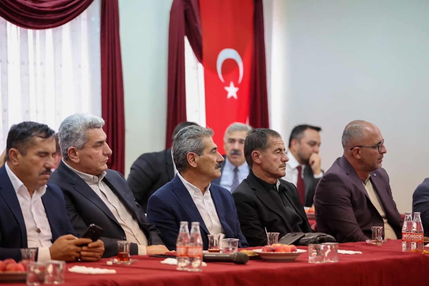 Valimiz Sayın Nedim AKMEŞE, Çamardı İlçesinde Muhtarlarla Bir Araya Geldi