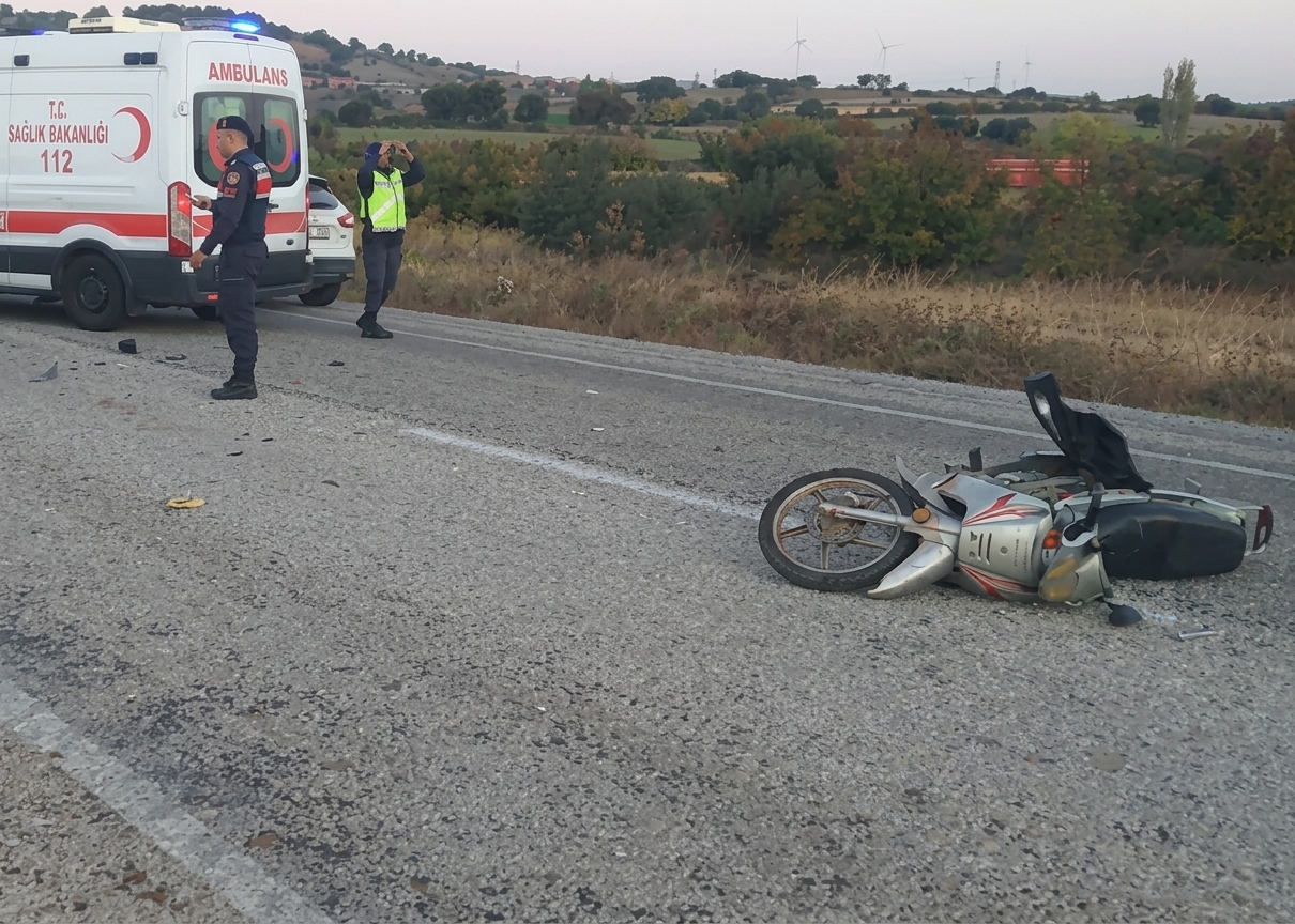 İzmir-Çanakkale yolundaki kazada motosiklet sürücüsü hayatını kaybetti